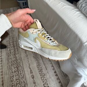 Stylish Women's Sneakers in Cream and Tan